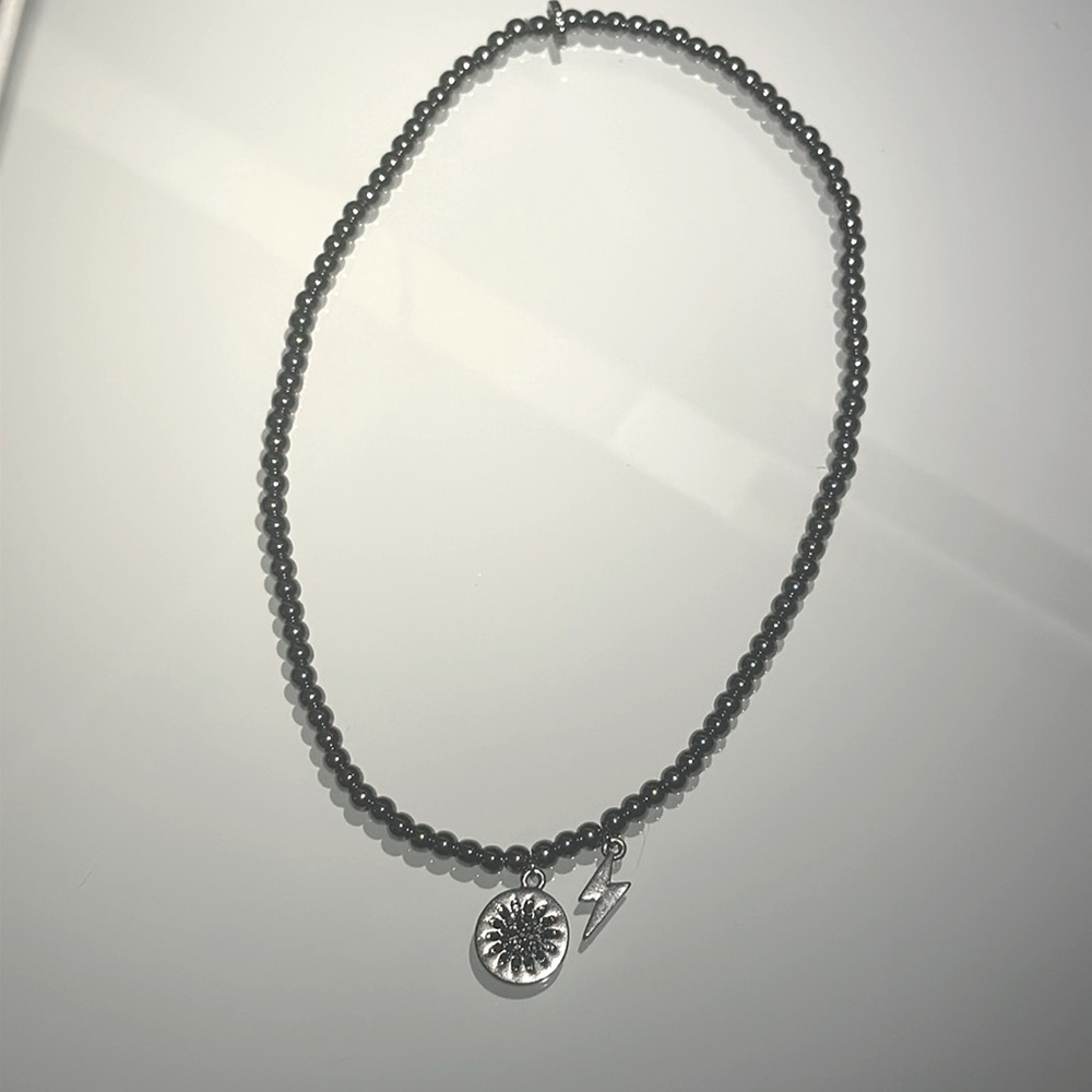 Marlyn Schiff Elegant Silver tone Beaded stretch Necklace NWOT 2 charms